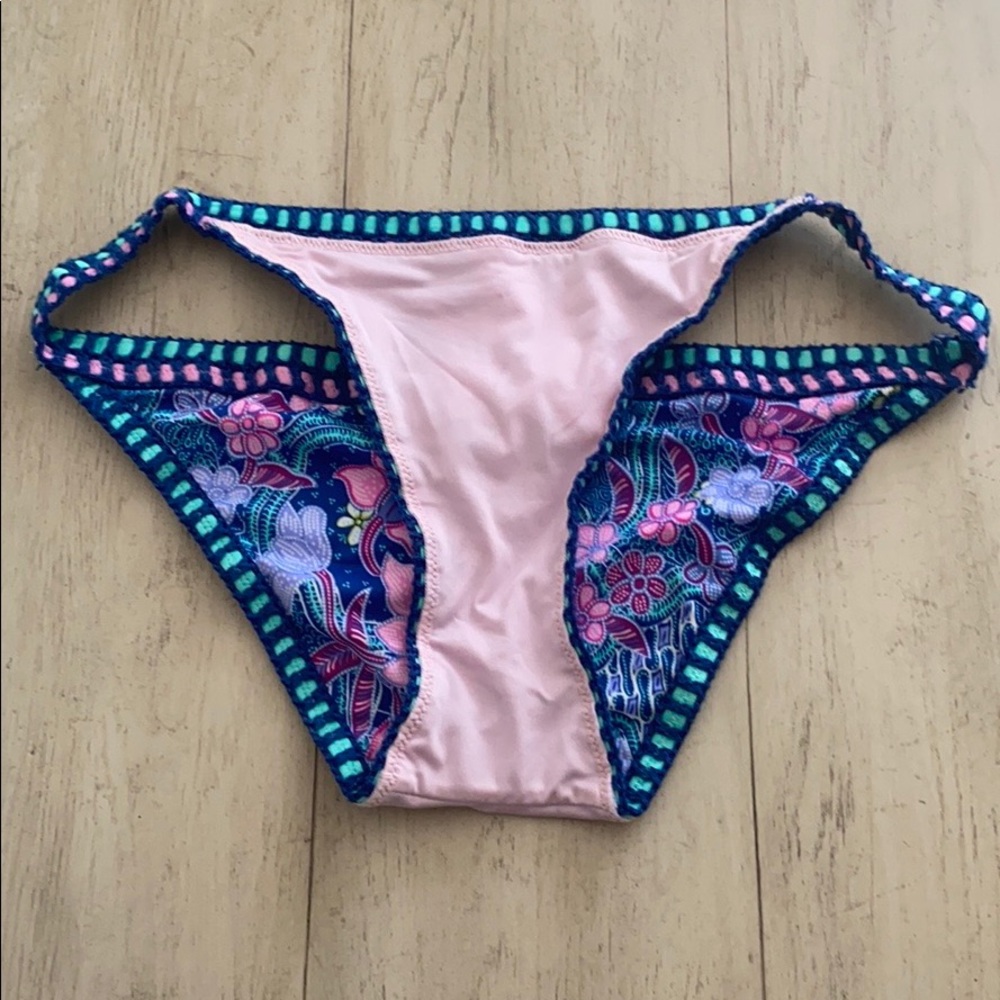 ❌SOLD❌ Victoria’s Secret Swimwear: bikini bottom - Picture 4 of 4